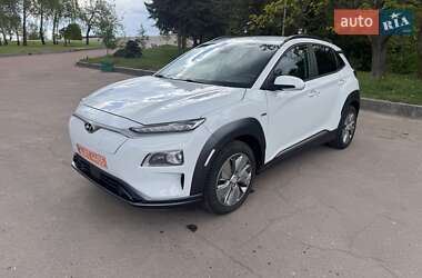 Внедорожник / Кроссовер Hyundai Kona Electric 2021 в 