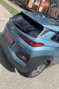 Внедорожник / Кроссовер Hyundai Kona Electric 2019 в 
