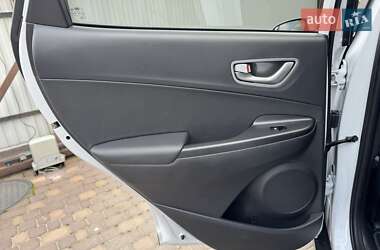 Внедорожник / Кроссовер Hyundai Kona Electric 2019 в 