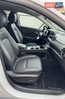 Внедорожник / Кроссовер Hyundai Kona Electric 2019 в 