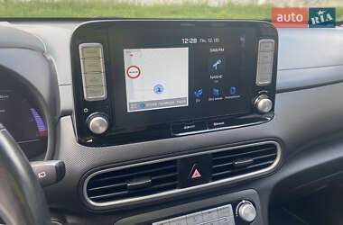 Внедорожник / Кроссовер Hyundai Kona Electric 2019 в 