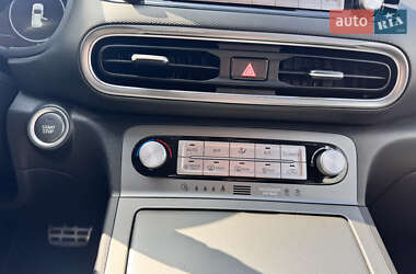 Позашляховик / Кросовер Hyundai Kona Electric 2021 в 