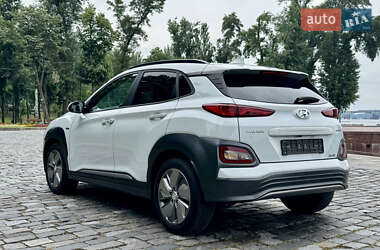 Внедорожник / Кроссовер Hyundai Kona Electric 2020 в 