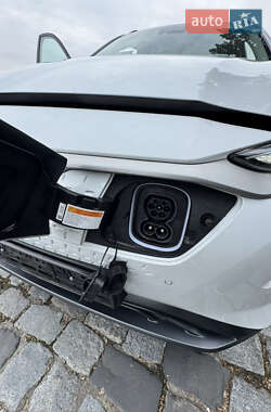 Внедорожник / Кроссовер Hyundai Kona Electric 2020 в 