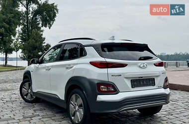 Внедорожник / Кроссовер Hyundai Kona Electric 2020 в 