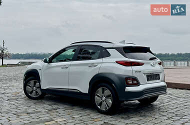 Внедорожник / Кроссовер Hyundai Kona Electric 2020 в 