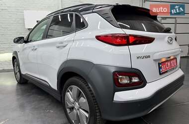 Внедорожник / Кроссовер Hyundai Kona Electric 2019 в 