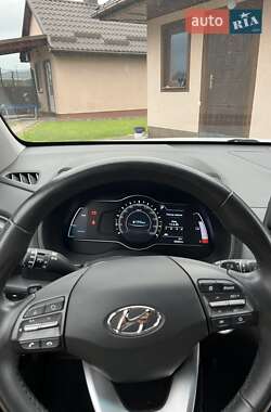 Внедорожник / Кроссовер Hyundai Kona Electric 2020 в 