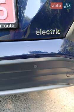 Внедорожник / Кроссовер Hyundai Kona Electric 2020 в 