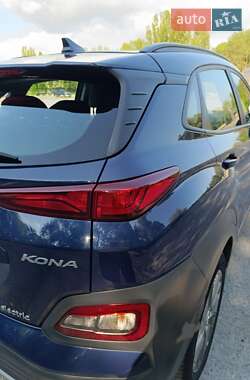 Внедорожник / Кроссовер Hyundai Kona Electric 2020 в 