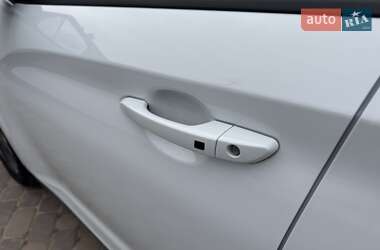 Позашляховик / Кросовер Hyundai Kona Electric 2021 в 