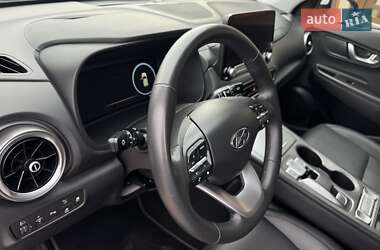 Позашляховик / Кросовер Hyundai Kona Electric 2021 в 