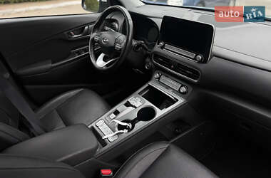 Внедорожник / Кроссовер Hyundai Kona Electric 2020 в 
