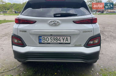 Внедорожник / Кроссовер Hyundai Kona Electric 2019 в 