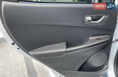 Внедорожник / Кроссовер Hyundai Kona Electric 2020 в 