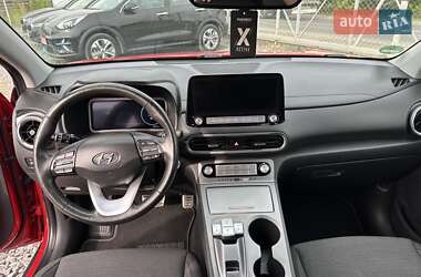 Внедорожник / Кроссовер Hyundai Kona Electric 2021 в 