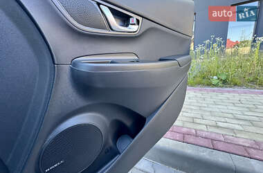 Внедорожник / Кроссовер Hyundai Kona Electric 2021 в 