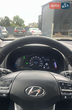 Внедорожник / Кроссовер Hyundai Kona Electric 2019 в 