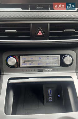 Внедорожник / Кроссовер Hyundai Kona Electric 2019 в 