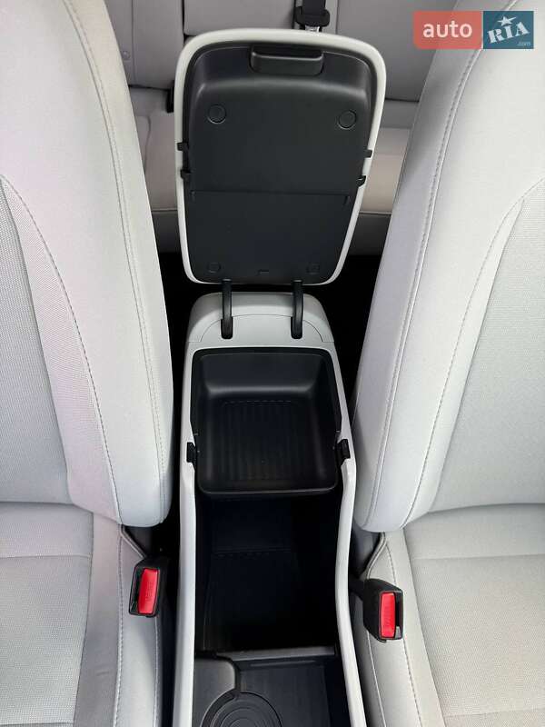 Внедорожник / Кроссовер Hyundai Kona Electric 2024 в Дубно