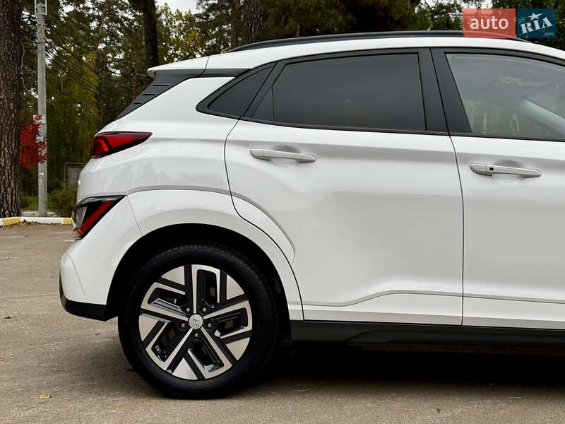 Позашляховик / Кросовер Hyundai Kona Electric 2022 в Києві