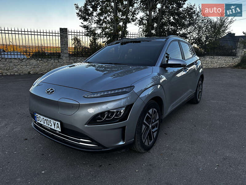 Внедорожник / Кроссовер Hyundai Kona Electric 2022 в 