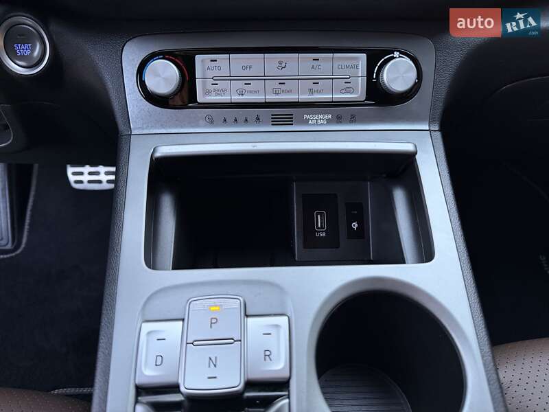 Позашляховик / Кросовер Hyundai Kona Electric 2020 в Чернівцях