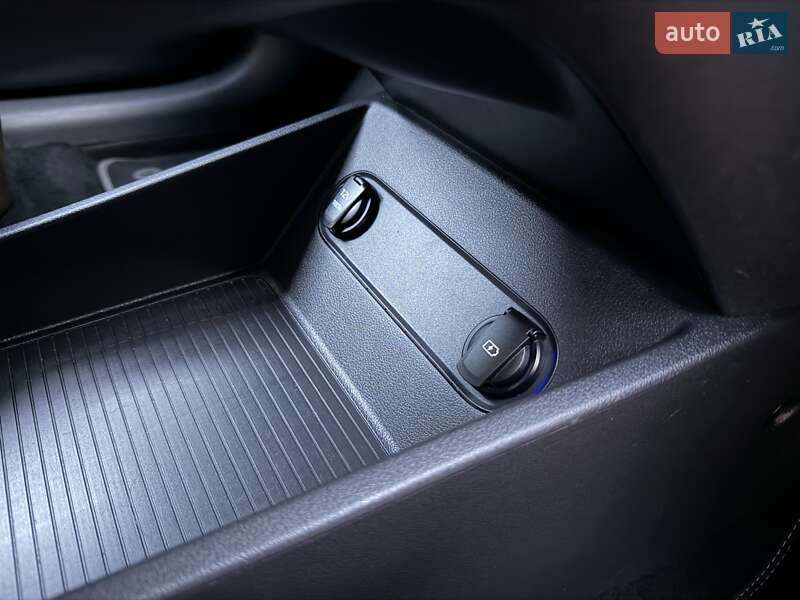 Позашляховик / Кросовер Hyundai Kona Electric 2020 в Чернівцях