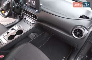 Позашляховик / Кросовер Hyundai Kona Electric 2022 в  фото 47 Позашляховик / Кросовер Hyundai Kona Electric 2022 в