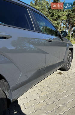 Внедорожник / Кроссовер Hyundai Kona Electric 2024 в 