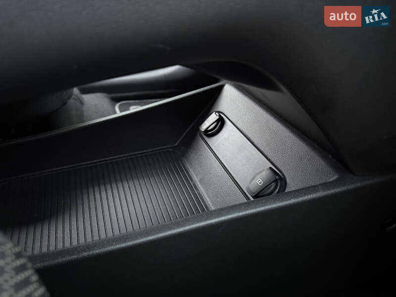 Позашляховик / Кросовер Hyundai Kona Electric 2020 в Луцьку фото 53 Позашляховик / Кросовер Hyundai Kona Electric 2020 в Луцьку