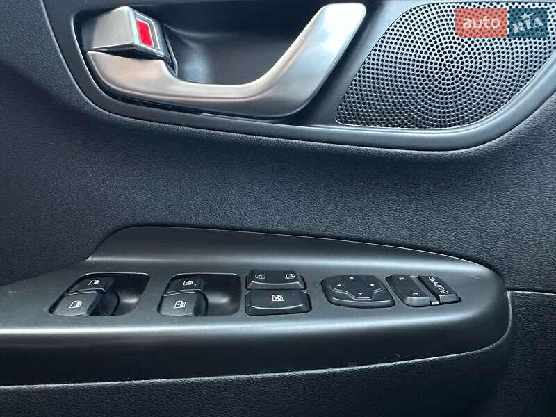 Внедорожник / Кроссовер Hyundai Kona Electric 2021 в Львове