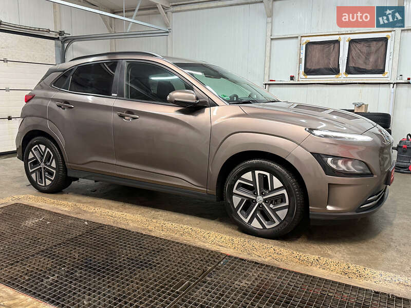 Внедорожник / Кроссовер Hyundai Kona Electric 2021 в Львове