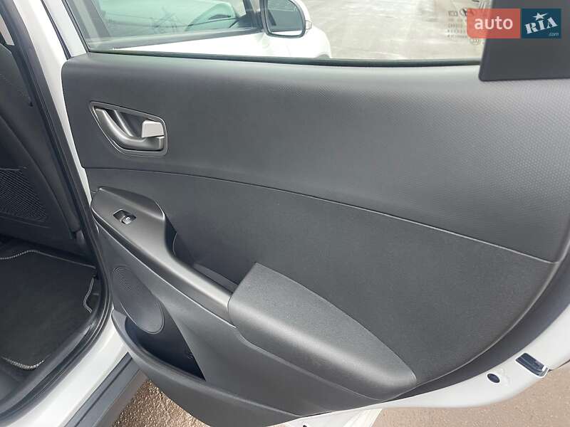 Внедорожник / Кроссовер Hyundai Kona Electric 2020 в Ровно