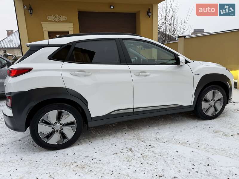 Внедорожник / Кроссовер Hyundai Kona Electric 2021 в Львове