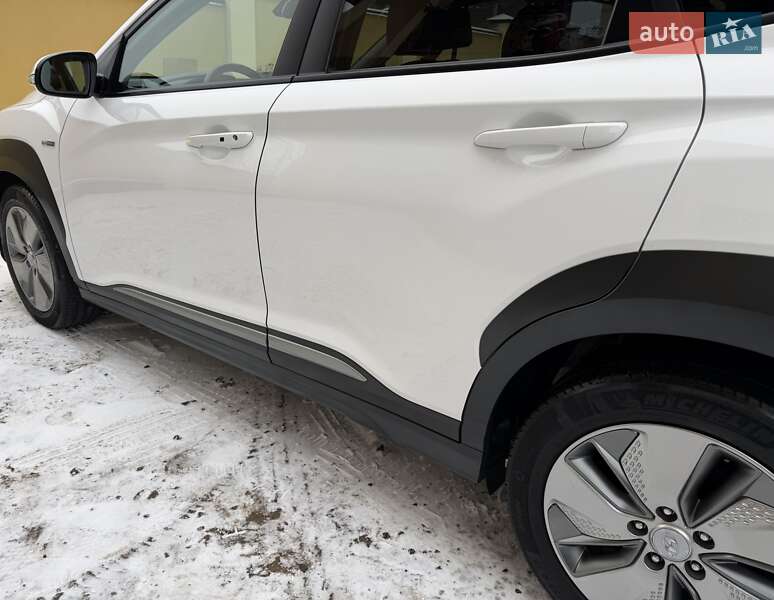 Внедорожник / Кроссовер Hyundai Kona Electric 2021 в Львове