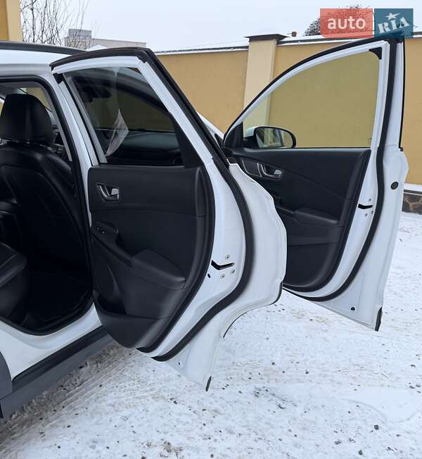 Внедорожник / Кроссовер Hyundai Kona Electric 2021 в Львове