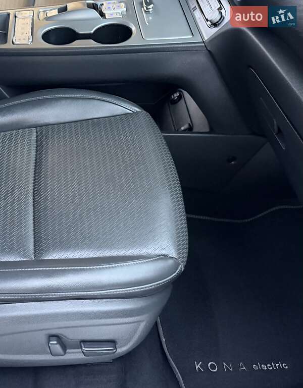 Внедорожник / Кроссовер Hyundai Kona Electric 2021 в Львове