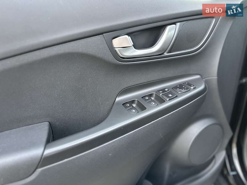 Внедорожник / Кроссовер Hyundai Kona Electric 2021 в Стрые