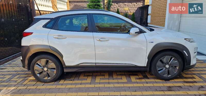 Внедорожник / Кроссовер Hyundai Kona 2019 в Одессе