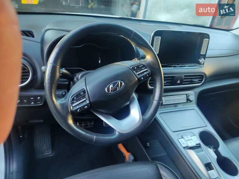 Внедорожник / Кроссовер Hyundai Kona 2018 в Млинове