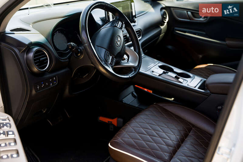 Внедорожник / Кроссовер Hyundai Kona 2018 в Нововолынске