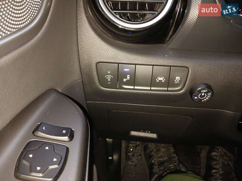 Внедорожник / Кроссовер Hyundai Kona 2021 в Киеве