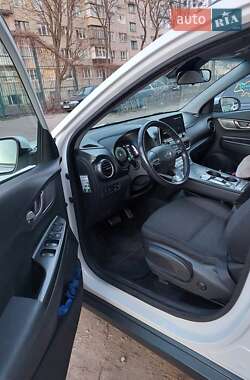 Внедорожник / Кроссовер Hyundai Kona 2020 в 
