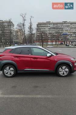 Внедорожник / Кроссовер Hyundai Kona 2020 в 