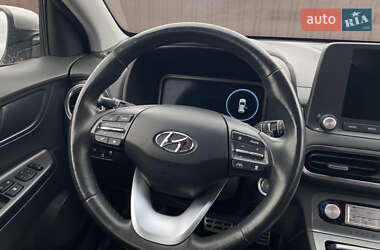 Внедорожник / Кроссовер Hyundai Kona 2021 в 