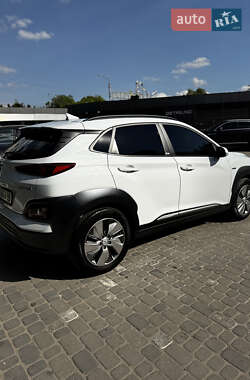 Внедорожник / Кроссовер Hyundai Kona 2020 в 