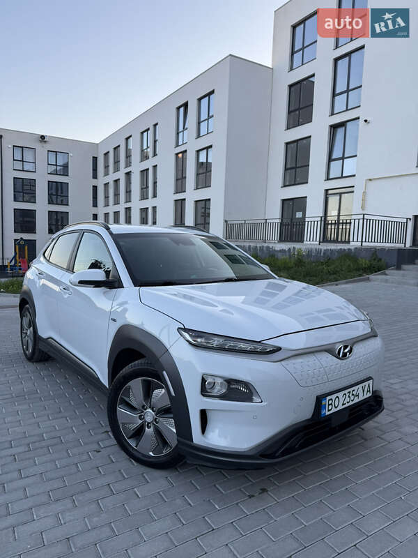 Внедорожник / Кроссовер Hyundai Kona 2018 в 