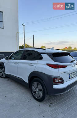 Внедорожник / Кроссовер Hyundai Kona 2018 в 