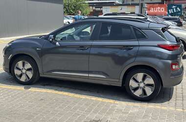 Внедорожник / Кроссовер Hyundai Kona 2018 в 